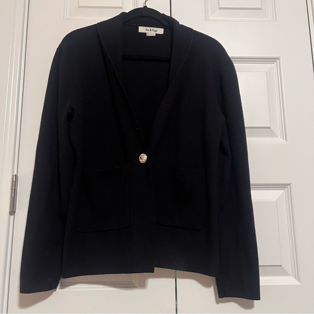 Elegant Black Blazer with Gold Accent